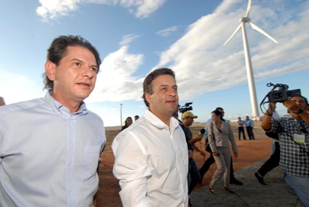 Governadores Cid Gomes e Aécio Neves no Parque Eólico de Praias de Parajuru, em Beberibe (CE)